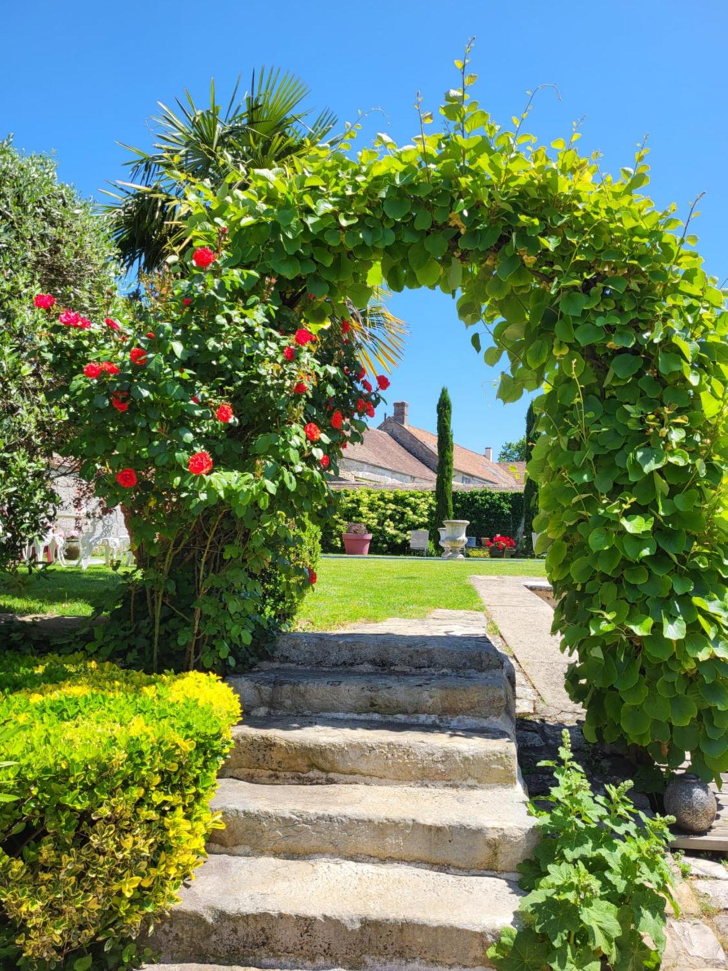 Les Glycines Bed & Breakfast Ury Luaran gambar