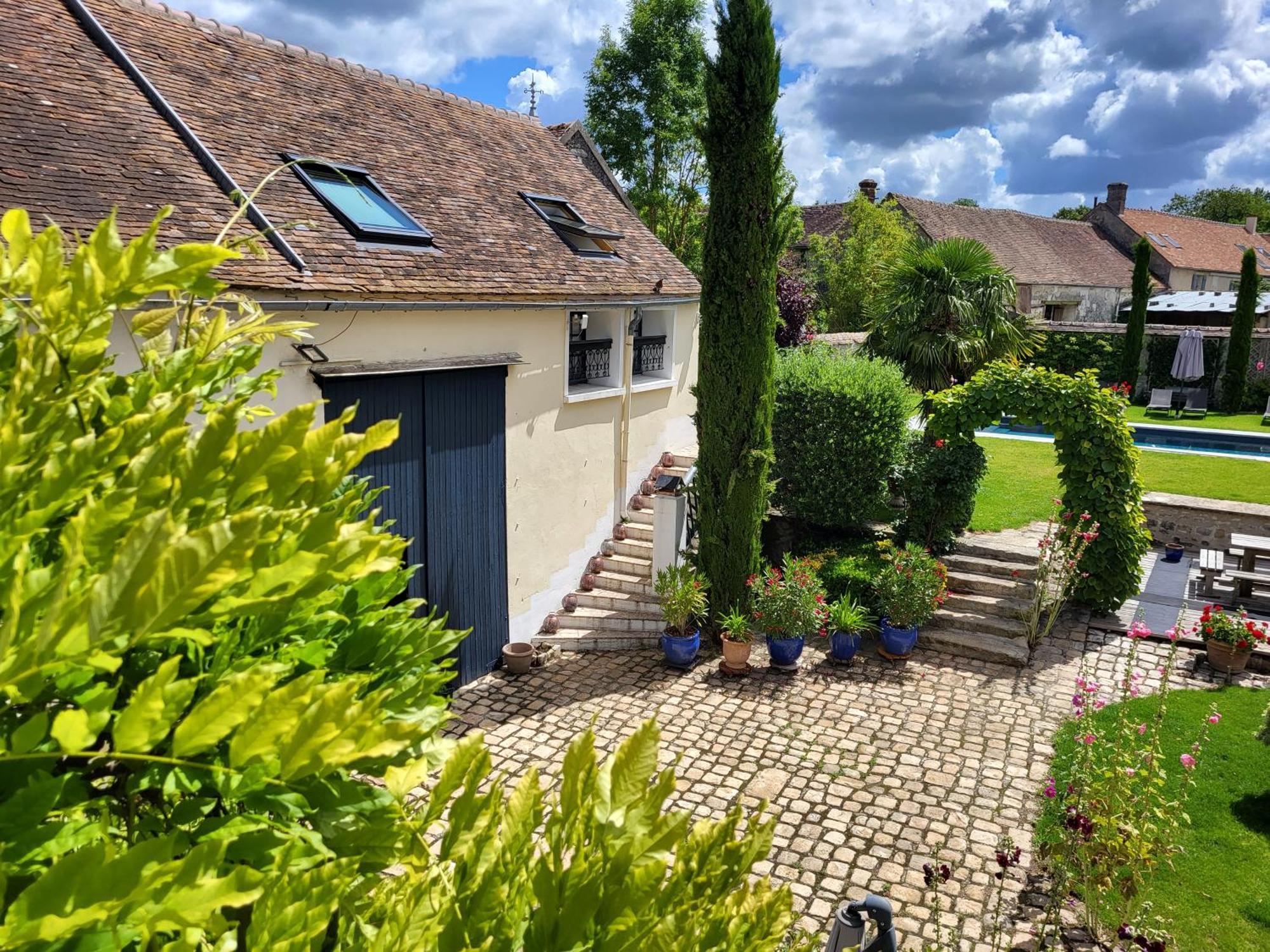 Les Glycines Bed & Breakfast Ury Luaran gambar