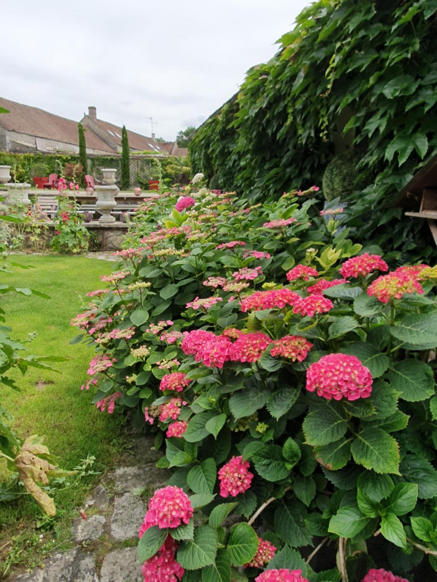 Les Glycines Bed & Breakfast Ury Luaran gambar