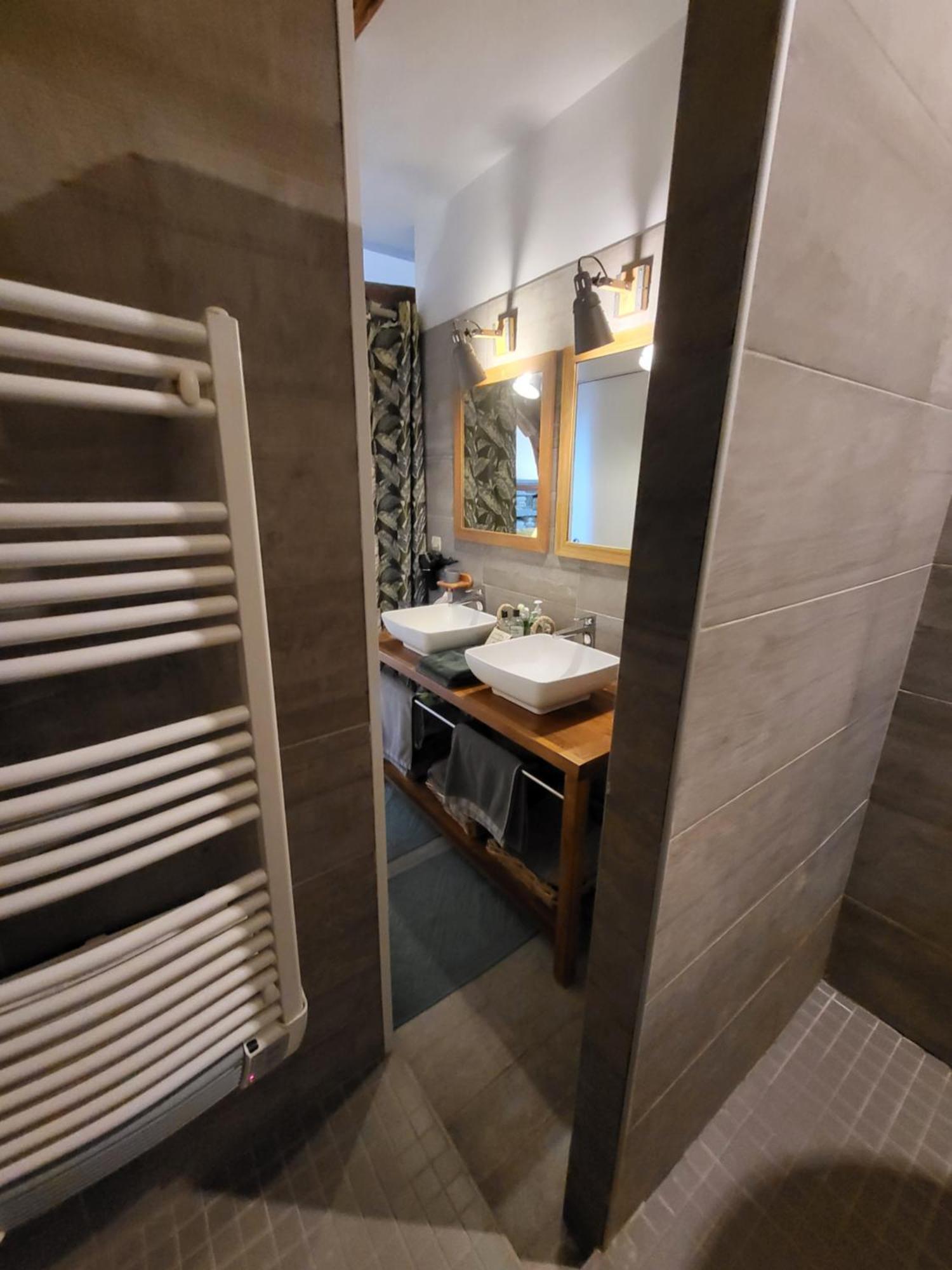 Les Glycines Bed & Breakfast Ury Luaran gambar