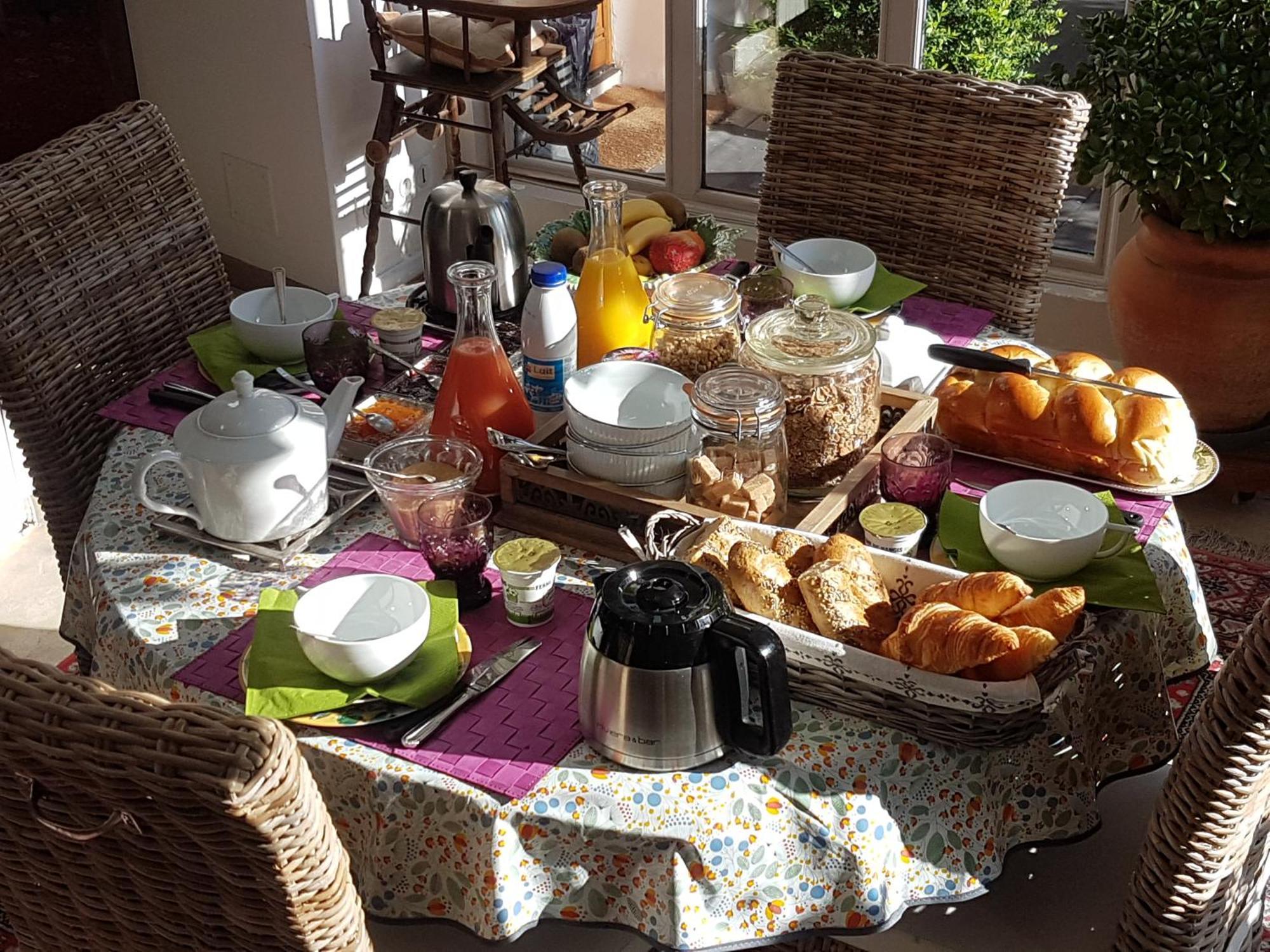 Les Glycines Bed & Breakfast Ury Luaran gambar