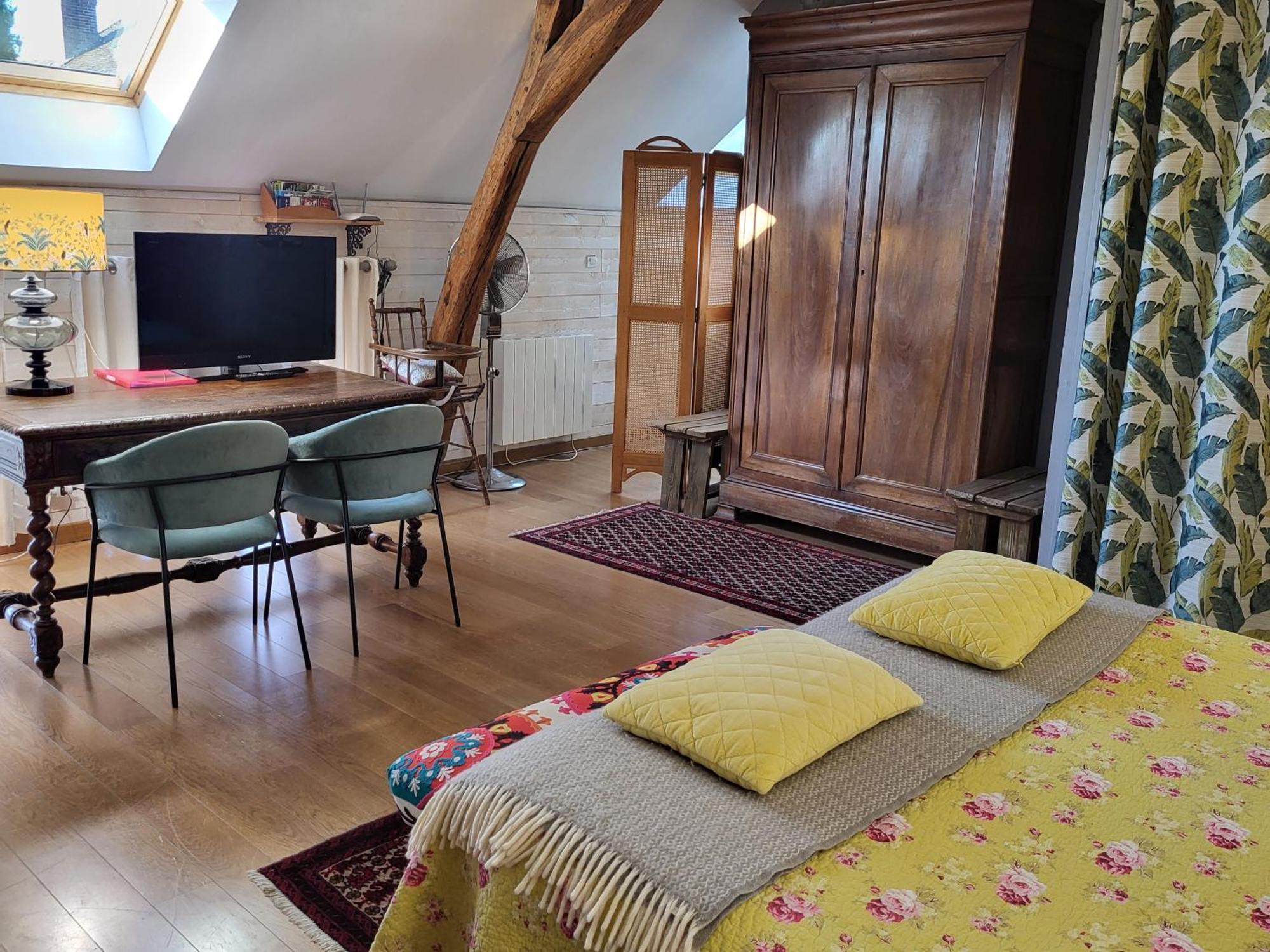 Les Glycines Bed & Breakfast Ury Luaran gambar